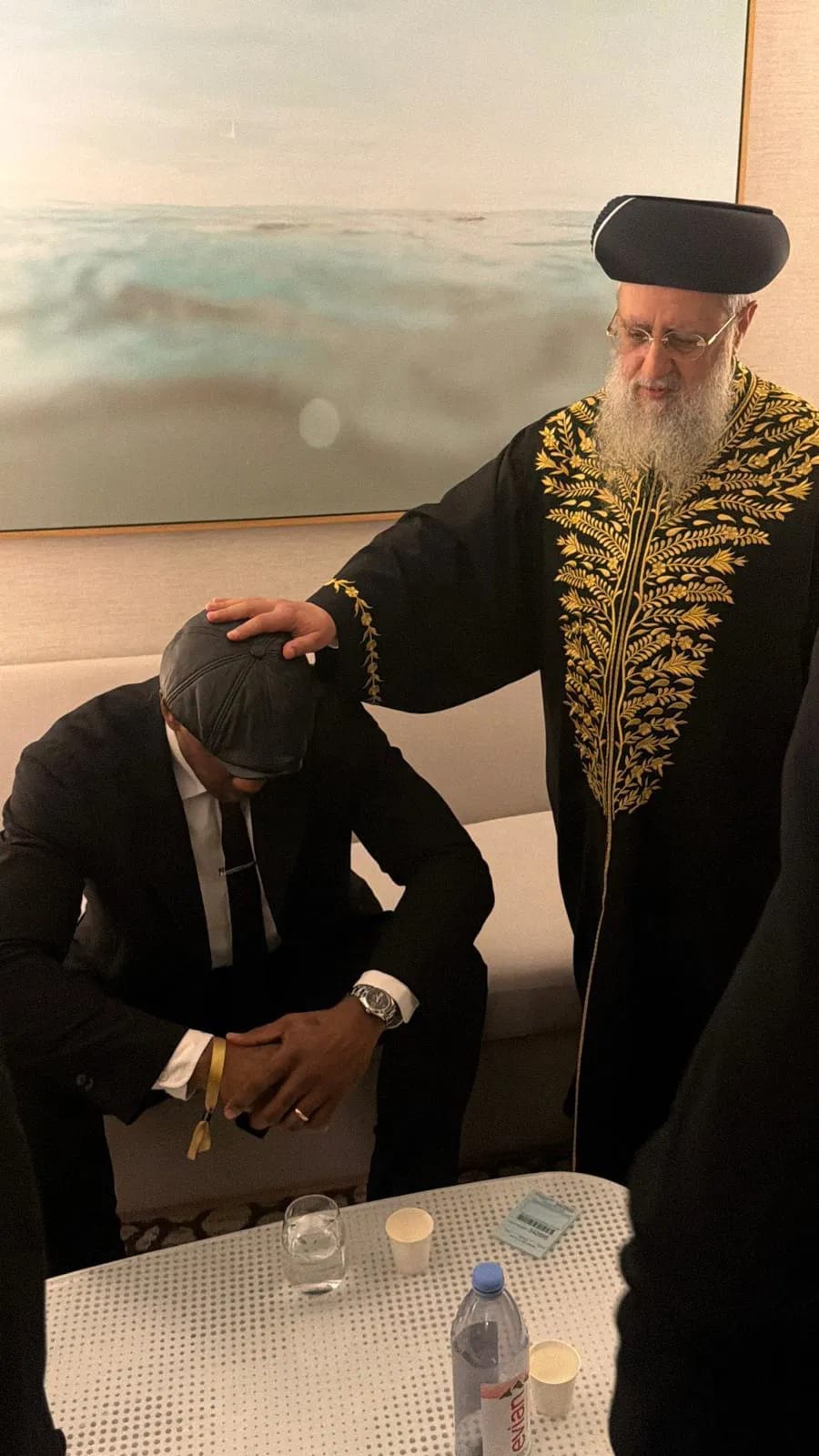 Amar'e Stoudemire receiving a bracha from Israel's Sephardic Chief Rabbi, HaRav David Yosef, in Miami, January 2026